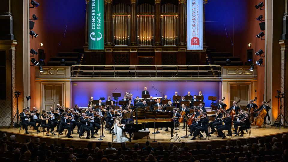 pianist Nora Lubbadová and the Czech Radio Symphony Orchestra at the Final Concert of Concertino Praga 2024