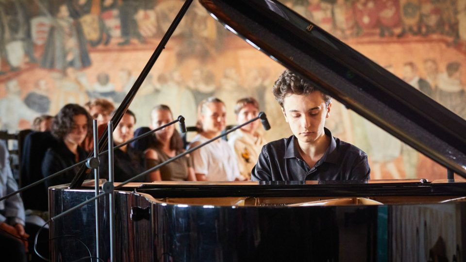 Bulgarian pianist Viktor Vichev at a concert in Bechyně