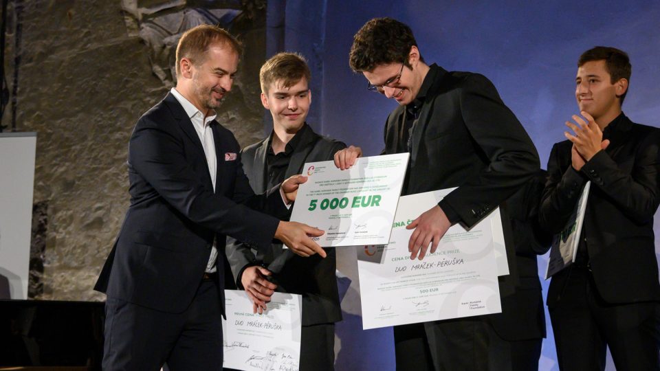 Winners of the chamber category Concertino Praga 2021 Duo Mráček-Pěruška