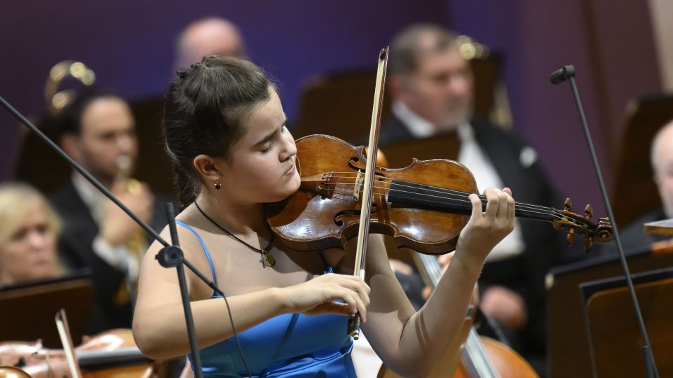 Ukrajinská houslistka Margaryta Pochebut při finále Concertino Praga 2023